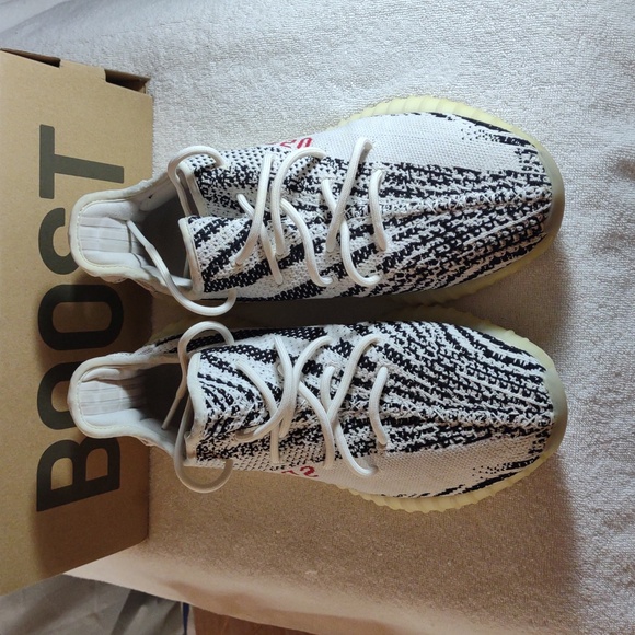 Adidas / Kanye Yeezy Boost 350 V2 Sneakers - WH/BK - Size 10.5 - Picture 3 of 17